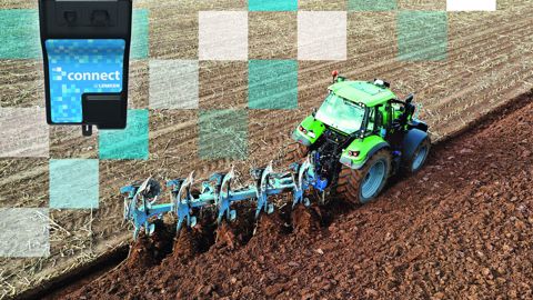 Grâce à l'iQblue connect, l'outil est capable de piloter automatiquement certaines fonctions hydrauliques du tracteur dont il a besoin. Grâce à l'iQblue connect, l'outil est capable de piloter automatiquement certaines fonctions hydrauliques du tracteur dont il a besoin.