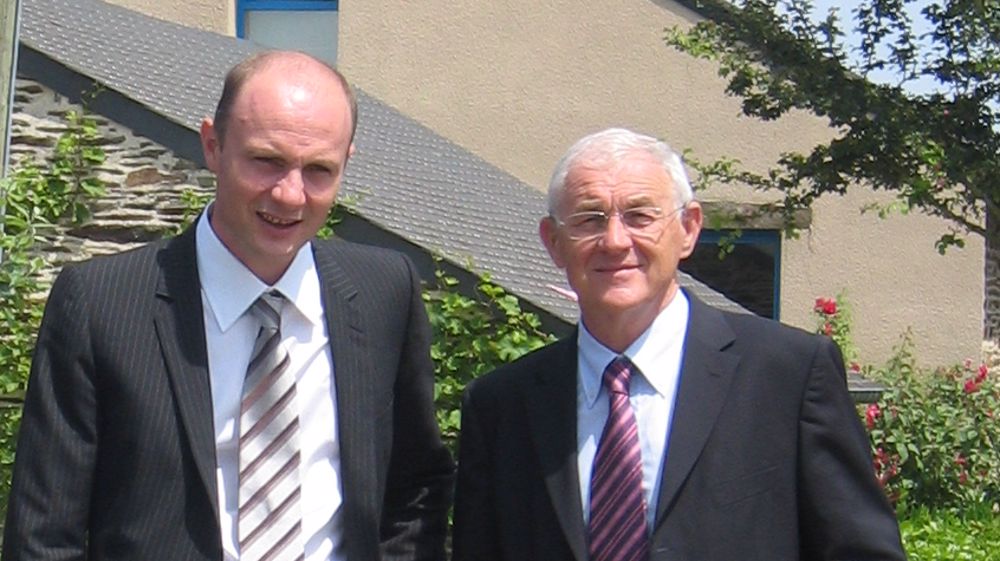 Julien Burel à droite de son père Jacques Burel. Julien Burel à droite de son père Jacques Burel.