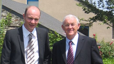 Julien Burel à droite de son père Jacques Burel. Julien Burel à droite de son père Jacques Burel.