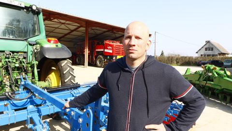 Benoit Dufay propose une prestation de binage de betteraves fourragères à ses clients dans un rayon de 50 km autour du siège de son ETARF, basée à Lanans (Doubs). Benoit Dufay propose une prestation de binage de betteraves fourragères à ses clients dans un rayon de 50 km autour du siège de son ETARF, basée à Lanans (Doubs).