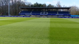 Le Centre national du football, à Clairefontaine, a testé il y a quelques années avec succès la nouvelle génération de fertilisants Floranid Twin de Compo qu’il utilise pour l’entretien de l’ensemble de ses terrains.
