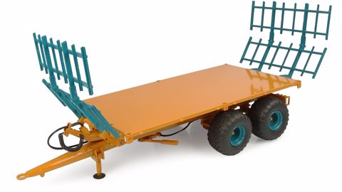 Universal Hobbies, des outils et un tracteur Universal Hobbies, des outils et un tracteur