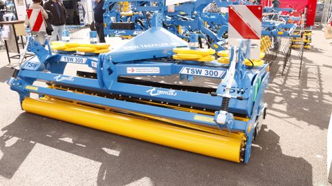 Le rouleau hacheur Treffler suit le sol Le rouleau hacheur Treffler suit le sol
