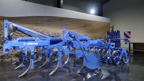 Le déchaumeur Lemken dixième du nom Le déchaumeur Lemken dixième du nom