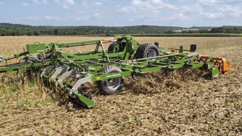 Amazone : un déchaumeur à dents traîné sur mesure Amazone : un déchaumeur à dents traîné sur mesure