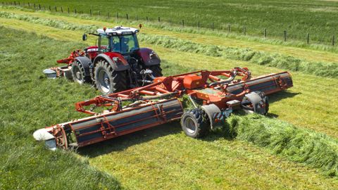 Kuhn fauche sur 13,40 m de large avec la FC 13640 RA Kuhn fauche sur 13,40 m de large avec la FC 13640 RA