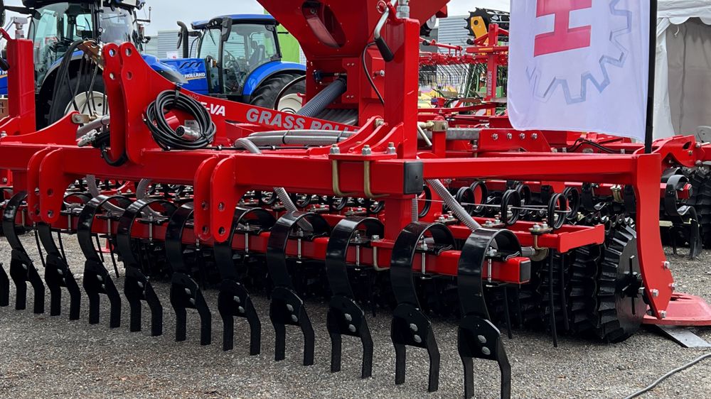 He-Va : Le rouleau de 3 m rejoint la famille des Grass-Roller He-Va : Le rouleau de 3 m rejoint la famille des Grass-Roller