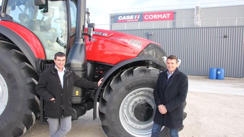 Christophe Blondeau (à gauche), directeur opérationnel chez Cormat, et Bernard Nadalin (à droite), directeur d’Agrinove, harmonisent le fonctionnement des deux structures. Christophe Blondeau (à gauche), directeur opérationnel chez Cormat, et Bernard Nadalin (à droite), directeur d’Agrinove, harmonisent le fonctionnement des deux structures.