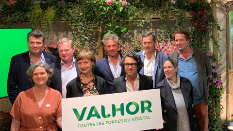 Catherine Muller, présidente de Valhor et les représentantes et représentants des organisations professionnelles rassemblées dans l'interprofession française du végétal, présentent la nouvelle identité Valhor "toutes les forces du végétal". Catherine Muller, présidente de Valhor et les représentantes et représentants des organisations professionnelles rassemblées dans l'interprofession française du végétal, présentent la nouvelle identité Valhor "toutes les forces du végétal".
