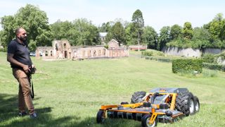 Tondeuse radiocomandée Raymo : modulaire, efficace et discrète !