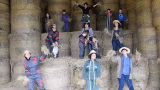 Une chanson des agricultrices pour la médecine douce en élevage Une chanson des agricultrices pour la médecine douce en élevage