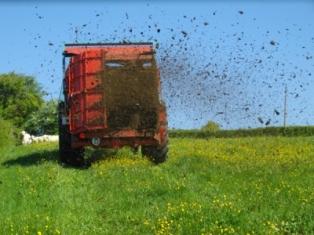 système de pesage et volet de bordure automatique sur épandeur Buchet