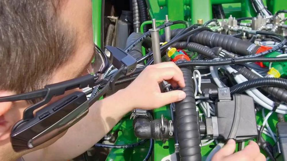 Réalité virtuelle et augmentée pour appuyer les mécaniciens