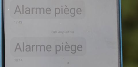 Un SMS informe le piégeur de la réussite d’une capture. © C. Le Gall/GFA