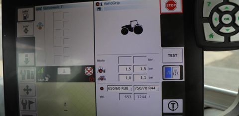 Une fois paramétré, le VarioGrip nécessite une seule manipulation de la part du chauffeur : le passage du mode champ au mode route. © C. Le Gall
