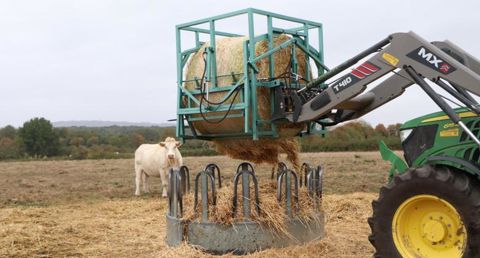 Le concours concerne tous les types de matériels et d’astuces, des solutions de manutention aux semoirs. Ici, deux exemples d’outils conçus par des agri-inventeurs. © L. Coassin