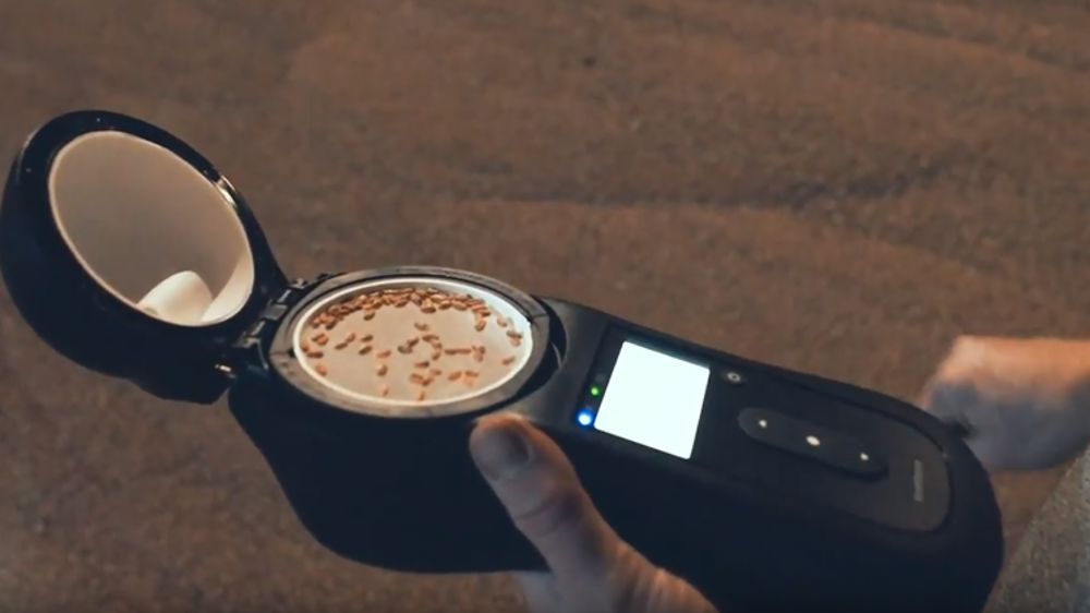 Un appareil portatif pour mesurer la qualité du grain avant et après la moisson