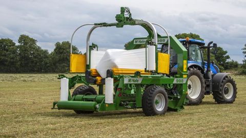 McHale lance sur le marché français la 998, un modèle traîné d’enrubanneuse à haut débit. © McHale