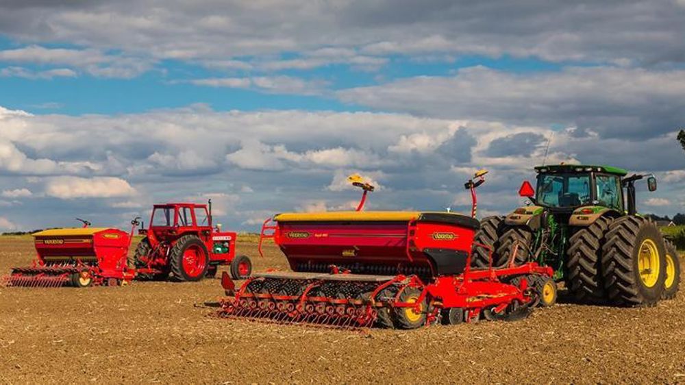 Le semoir Rapid Väderstad est doté de roues décalées de 190 mm sur son packer. © Väderstad