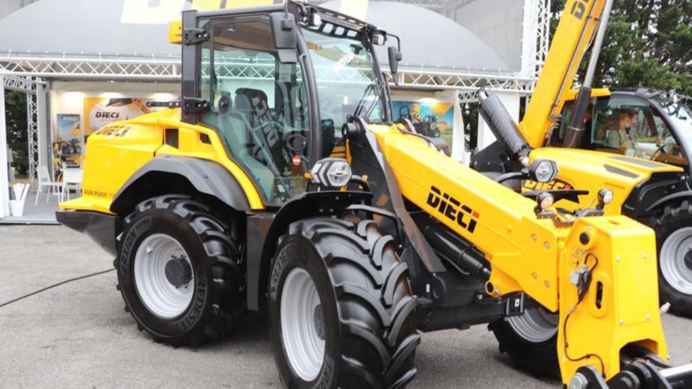 Dieci a redessiné la flèche de sa chargeuse T70 afin d’améliorer sa poussée. © P. Denis