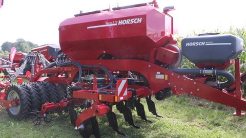 Le Focus 3 TD Horsch est prévu pour être attelé à un tracteur de 260 ch au minimum. © P. Denis
