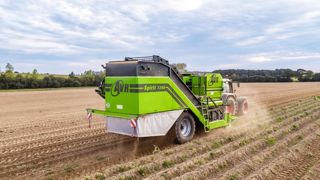 La Spirit 7200 gagne en capacité d’éffanage des tubercules et en capacités de trémie. © AVR La Spirit 7200 gagne en capacité d’éffanage des tubercules et en capacités de trémie. © AVR