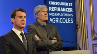 Le 4 octobre 2016, Manuel Valls, alors Premier ministre, et Stéphane Le Foll, ministre de l’Agriculture, à l’issue de la réunion sur le plan de consolidation et de refinancement de l’Agriculture. © Cédric Faimali/GFA Le 4 octobre 2016, Manuel Valls, alors Premier ministre, et Stéphane Le Foll, ministre de l’Agriculture, à l’issue de la réunion sur le plan de consolidation et de refinancement de l’Agriculture. © Cédric Faimali/GFA