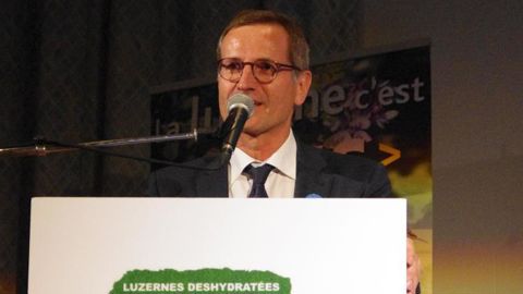 « La luzerne, aujourd’hui éligible aux SIE, pourrait ne plus l’être si les SIE étaient remises en cause pour les cultures désherbées dans la prochaine Pac », s’inquiète Éric Masset, président de Coop de France déshydratation. © C. Urvoy