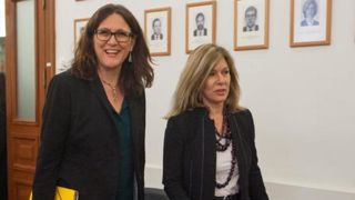 À gauche, la commissaire européenne au Commerce, Cecilia Malmström, lors de sa visite au Portugal. © European Union À gauche, la commissaire européenne au Commerce, Cecilia Malmström, lors de sa visite au Portugal. © European Union