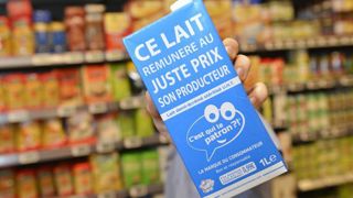 Brique de lait « C’est qui le patron ? ». © C. Faimali/GFA Brique de lait « C’est qui le patron ? ». © C. Faimali/GFA