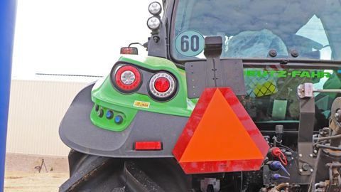 Rouler à 60 km/h en tracteur est désormais autorisé… sous conditions Rouler à 60 km/h en tracteur est désormais autorisé… sous conditions