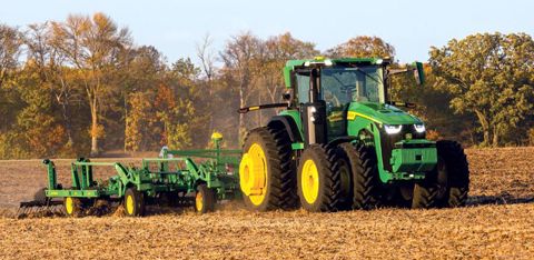 Ce R robotisé est le premier tracteur John Deere entièrement autonome commercialisé outre Atlantique. © John Deere