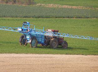 Selon L'Uipp, 800 000 personnes sont concernées par la certification individuelle pour distribuer, appliquer des produits phytosanitaires ou faire du conseil en la matière.