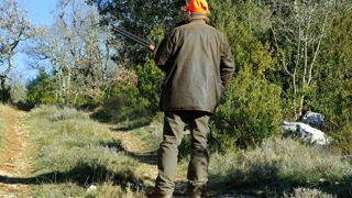 La « très large majorité » des accidents de chasse sont le résultat de manquements aux « règles élémentaires » de sécurité, selon l’Office français de la biodiversité). La « très large majorité » des accidents de chasse sont le résultat de manquements aux « règles élémentaires » de sécurité, selon l’Office français de la biodiversité).
