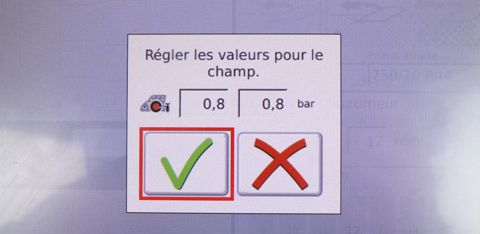 Le chauffeur est tenu de confirmer les valeurs de pression avant de lancer le gonflage ou le dégonflage des pneumatiques. © C. Le Gall