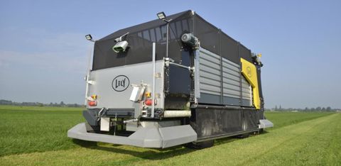Légère, l’Exos peut intervenir sur les parcelles plus tôt au printemps qu’une autochargeuse classique attelée à un tracteur. © Lely
