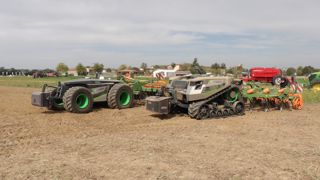 AgXeed décline désormais ses robots en version à chenilles et à 4 roues. AgXeed décline désormais ses robots en version à chenilles et à 4 roues.
