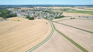 La Commission européenne encourage la France à augmenter la couverture Natura 2000, les surfaces en agriculture biologique, et à protéger les sols de l’artificialisation. La Commission européenne encourage la France à augmenter la couverture Natura 2000, les surfaces en agriculture biologique, et à protéger les sols de l’artificialisation.