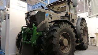 Un tracteur blindé pour les champs de mines Un tracteur blindé pour les champs de mines