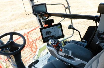 La présence du levier Cmotion ajoutée à celle du Cebis Touch nous rappelle une cabine de Lexion.l.coassin