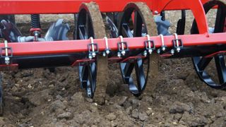 Un rouleau « spécial hiver » pour le Terrano FX Un rouleau « spécial hiver » pour le Terrano FX