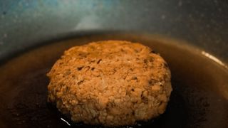 Le géant de la viande brésilien JBS a annoncé le 3 octobre 2022 la fermeture de sa filiale de substituts végétaux à la viande aux Etats-Unis. Le géant de la viande brésilien JBS a annoncé le 3 octobre 2022 la fermeture de sa filiale de substituts végétaux à la viande aux Etats-Unis.