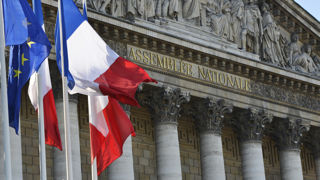 Les députés ont adopté en commission un amendement supprimant les avantages fiscaux accordés aux associations dont des militants se rendraient coupables d'intrusion dans des sites agricoles ou industriels. Les députés ont adopté en commission un amendement supprimant les avantages fiscaux accordés aux associations dont des militants se rendraient coupables d'intrusion dans des sites agricoles ou industriels.