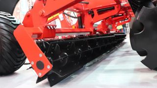 Un rouleau hacheur sur le Diskacrop Un rouleau hacheur sur le Diskacrop