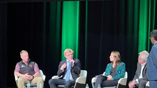 Pendant la conférence "Elevage et durabilité", lors du Sommet de l'Elevage 2022, en présence (de gauche à droite) de : Etienne Fourmont, agriculteur laitier dans la Sarthe et youtubeur, Marc Fesneau, ministre de l'Agriculture, Amandine Lebreton, directrice du plaidoyer de la Fondation pour la Nature et l'Homme, André Chassaigne, député du Puy-de-Dôme et Président du groupe de la gauche démocrate et républicaine à l'Assemblée nationale et Pascal Berthelot, animateur. Pendant la conférence "Elevage et durabilité", lors du Sommet de l'Elevage 2022, en présence (de gauche à droite) de : Etienne Fourmont, agriculteur laitier dans la Sarthe et youtubeur, Marc Fesneau, ministre de l'Agriculture, Amandine Lebreton, directrice du plaidoyer de la Fondation pour la Nature et l'Homme, André Chassaigne, député du Puy-de-Dôme et Président du groupe de la gauche démocrate et républicaine à l'Assemblée nationale et Pascal Berthelot, animateur.