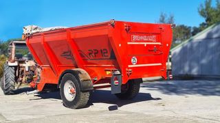 Euromark lance une remorque de paillage pneumatique Euromark lance une remorque de paillage pneumatique