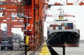 En novembre 2011, l’excédent commercial agroalimentaire français atteignait 10.7 milliards d’euros, soit une hausse de plus de 50 % (3,6 milliards d’euros) par rapport aux onze premiers mois de 2010, contre un déficit commercial de marchandises de plus de 70 milliards.