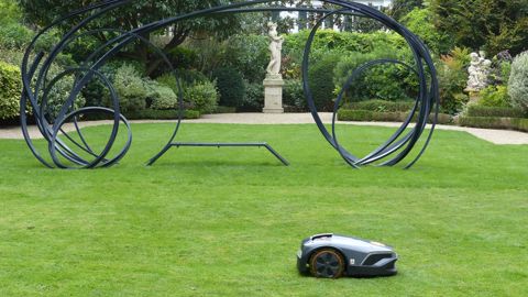 Présentation de nouveaux robots iMow à la Maison de l'Amérique latine à Paris le 13 septembre 2022. Présentation de nouveaux robots iMow à la Maison de l'Amérique latine à Paris le 13 septembre 2022.