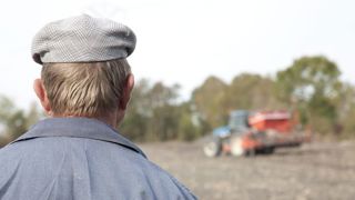 100 euros de plus par mois pour 208 000 retraités agricoles 100 euros de plus par mois pour 208 000 retraités agricoles