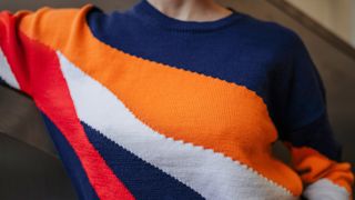 Des pulls aux couleurs vives en laine française Des pulls aux couleurs vives en laine française